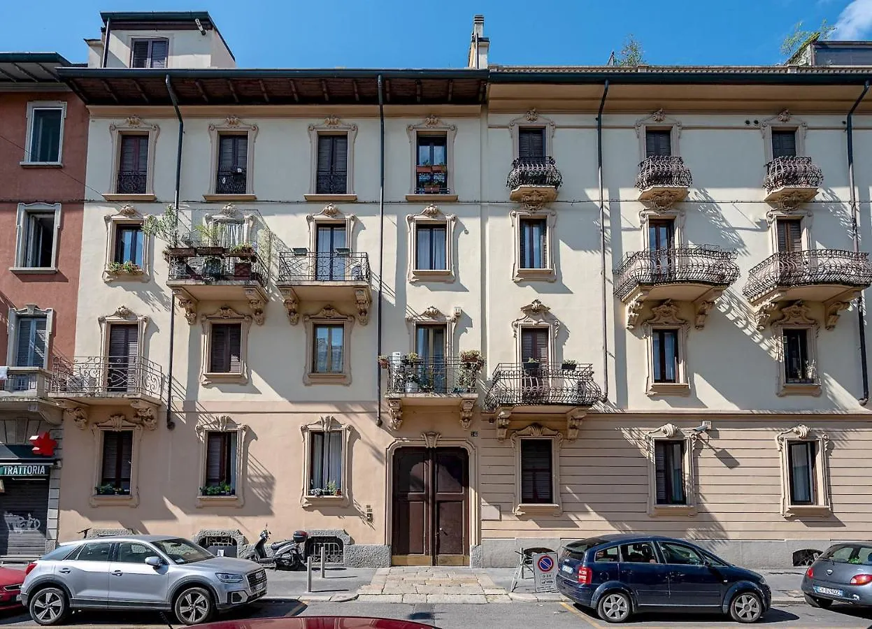 Perugino 16 Apartment Milan