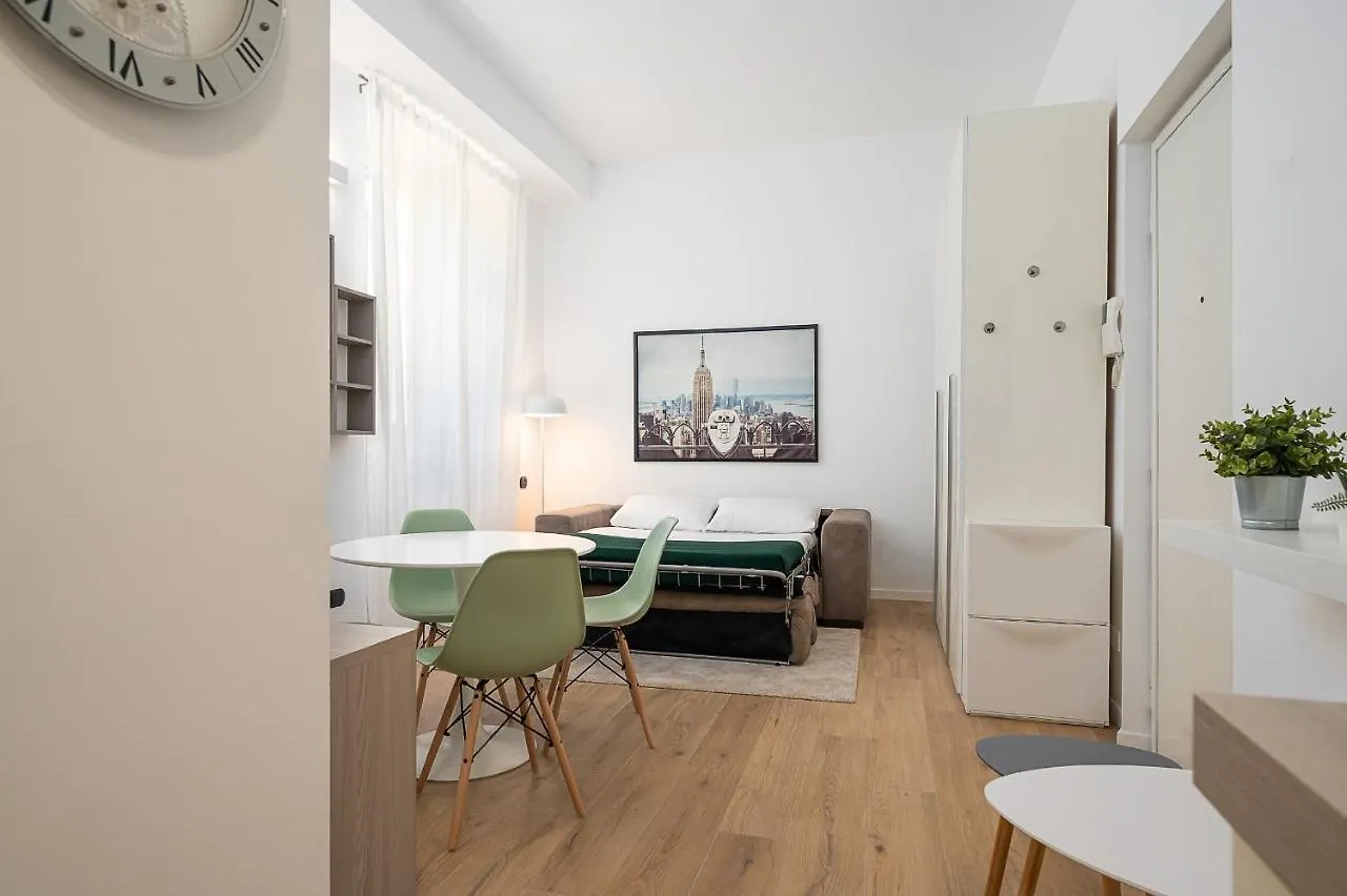 Perugino 16 Apartment Milan Italy